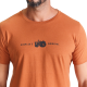 Camiseta Masc. Trator Caramelo